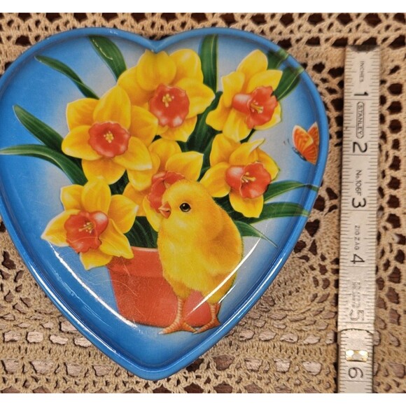 Vtg Plastic Heart Shape Easter Spring Container Daffodils & Baby Chick 6" x 6" - Picture 4 of 5